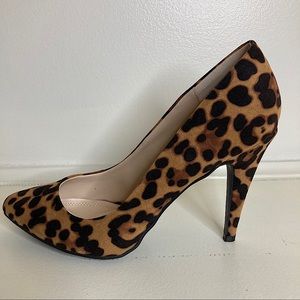 Anne Michelle Leopard pumps